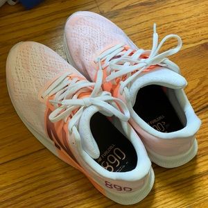 New Balance 890s